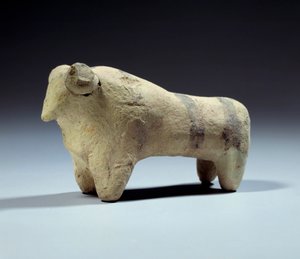 Mésopotamie : statuette de taureau en terre cuite avec bandes peintes. Période d
