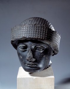 Mésopotamie : tête en diorite sans inscription de Gudea, gouverneur de la ville de Lagash. Vers 2120 av. J.-C. Période néo-sumérienne (ca. 2150-2000 av. J.-C.). Paris, Musée du Louvre - Mesopotamian Mesopotamian