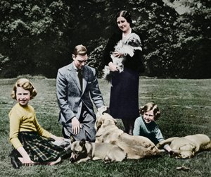 Famille royale en tant que groupe heureux d