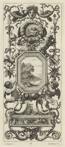 Panneau ornemental surmonté de la tête couronnée d