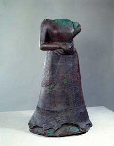 Civilisation élamite : statue en bronze de la reine Napir Asu avec inscription élamite. 1250 av. J.-C. Du site de Suse, Iran - Middle Elamite Period