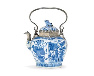 Théière et couvercle bleu et blanc (céramique et argent) - Ming Dynasty Chinese School