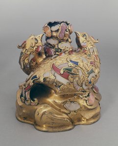 Vase à vin chinois en cuivre doré en forme de phénix sur un rocher