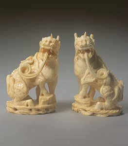 Paire de Qilin sculptés - Ming Dynasty Chinese School
