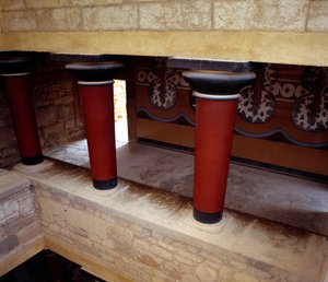 Art grec : le grand escalier du palais de Cnossos, Grèce