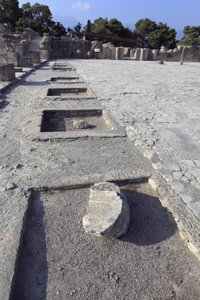 Site archéologique minoen de Phaistos. Vue générale de la cour centrale depuis les sanctuaires de l