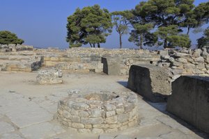 Site archéologique minoen de Phaistos. Partie du complexe nord-est. Complexe de quatre pièces adjacentes à l