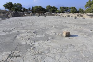 Site archéologique minoen de Phaistos. La cour centrale, un élément architectural de base du palais minoen. C