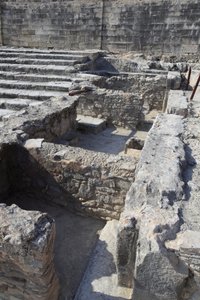 Site archéologique minoen de Phaistos. Le sanctuaire tripartite. Ce complexe de pièces devant le palais était un petit sanctuaire. Phaistos, Crète. - Minoan