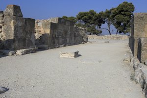 Site archéologique minoen de Phaistos. Les magasins ouest. Grand complexe des entrepôts du palais. Il se compose de l