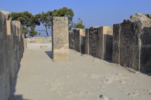 Site archéologique minoen de Phaistos. Les magasins ouest. Grand complexe des entrepôts du palais. Il se compose de l
