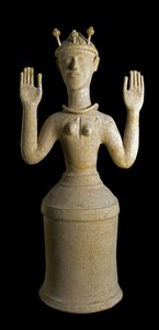 Art minoen : statue en terre cuite de la Déesse des Pavots, divinité du sommeil ou de la mort. Du sanctuaire de Gazi, Crète - Minoan