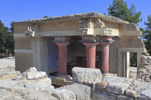 Site archéologique minoen de Knossos. Bassins lustrals nord. Entrée nord du palais. Selon A. Evans, ce bâtiment était utilisé lors des cérémonies de purification et a donc appelé cet endroit « Bassins lustrals ». Knossos, Crète.