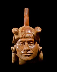 Vase anthropomorphe représentant le visage d