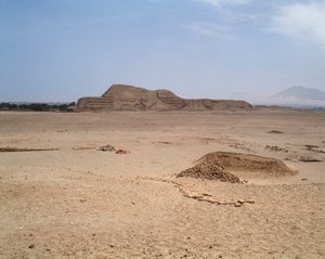 Vue du temple en brique Mochica (1983 - Photographie) - Moche Moche