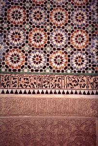 Le mur inférieur de la cour principale, construit par les Saadiens en 1565 - Moroccan School
