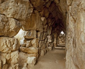 Art mycénien : passage couvert de la citadelle mycénienne, ville de Tirynthe, vers 1200 av. J.-C. Grèce - Mycenaean