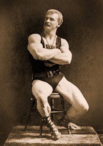 Eugen Sandow, en pose gréco-romaine classique, c.1893 - Napoleon Sarony