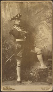 [John Drew, Jr. dans le rôle du capitaine Plume dans "The Recruiting Officer"] - Napoleon Sarony