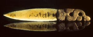 Couteau en pierre taillée et sculptée néolithique excavé à Çatal Höyük en Anatolie centrale