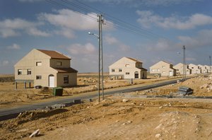 Nouvelles maisons pour les colons israéliens à Moshav Kadesh Barnea alias Moshav Nizzana dans le désert