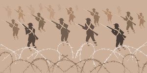 Soldats de la Première Guerre mondiale avec baïonnettes - sortant des tranchées