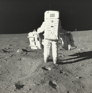 Buzz Aldrin sur la Lune avec des composants du Early Apollo Scientific Experiments Package, 1969 - Neil Armstrong