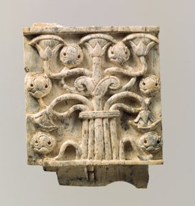 Plaque de meuble sculptée en relief avec arbre stylisé, 8e-7e siècle av. J.-C. - Neo Assyrian
