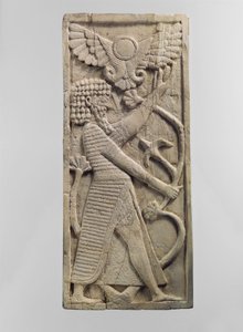 Plaque de meuble sculptée en relief avec une figure masculine saisissant un arbre, c.8e siècle av. J.-C. - Neo Assyrian Neo Assyrian