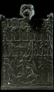 Mésopotamie : plaque de conjuration en bronze contre la divinité démoniaque Lamashtu