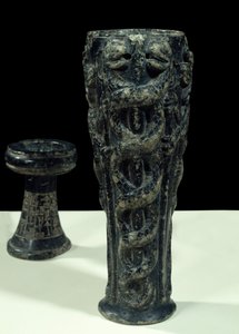 Vase de libation de Gudea pour Ningishzidda. Art de Mésopotamie. Période néo-sumérienne (vers 2150-2000 av. J.-C.) Stéatite. De Tello. Hauteur : 0,23m Musée du Louvre