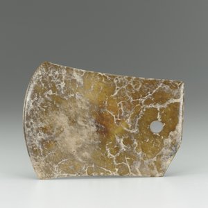 Hache (fu) région du lac Tai, culture Liangzhu, 3300-2250 av. J.-C. (jade)