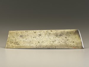 Ciseau fourchu (zhang), culture Qijia, vers 2500-2000 av. J.-C. (jade) - Neolithic Period Chinese School