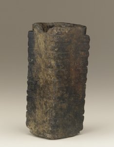 Tube haut (cong) région du lac Tai, culture Liangzhu, 3300-2250 av. J.-C. (jade) - Neolithic Period Chinese School