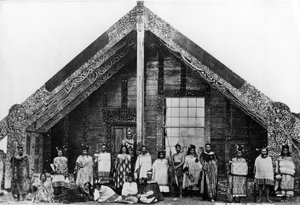 Maison de réunion Maori, vers 1863-80 - New Zealand Photographer