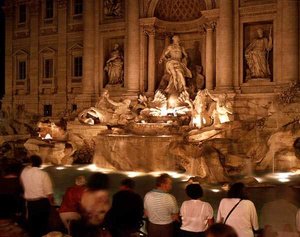 Vue de la fontaine de Trevi la nuit, construite entre 1732-62 - Nicola Salvi