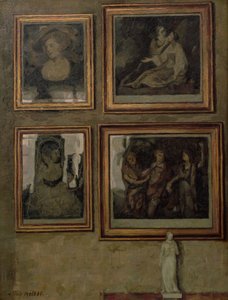 Intérieur avec peintures et figurine