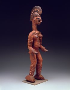 Figure féminine debout, fin 19e au 20e siècle (bois polychrome avec métal, fibre et perles) - Nigerian Nigerian