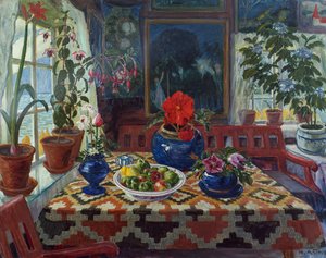 Intérieur avec un grand pot bleu