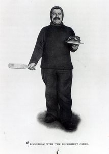 Lindstrom avec les crêpes de sarrasin, de Le Pôle Sud par Roald E. Amundsen, c.1910-12 - Norwegian Photographer