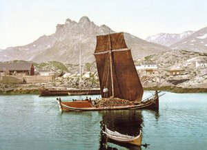 Bateau Nordland transportant une cargaison de bois, Norvège