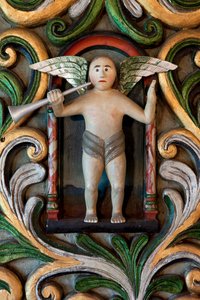 Ange avec une trompette, (détail) du retable, église Mo I Rana