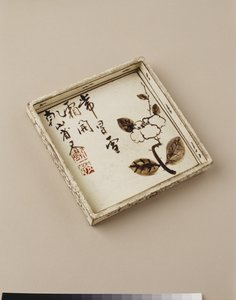 Assiette à gâteau avec motif de prune, début du XVIIIe siècle - Ogata Kenzan