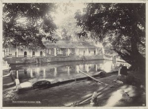 Lieu de baignade avec galerie, peut-être à Surabaya