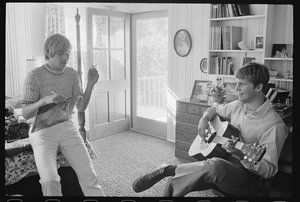 Les frères Beau Bridges et Jeff Bridges écrivant une chanson