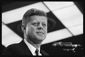 John F. Kennedy prononce un discours