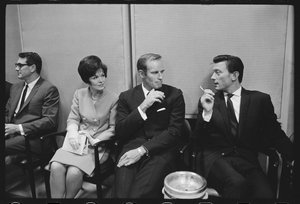 Rock Hudson, Charlton Heston, Laurence Harvey attendant de rencontrer la princesse Margaret