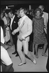 Rudolf Noureev à une fête à Malibu