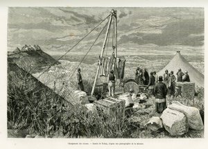 Chargement des caisses des fouilles archéologiques, Perse. Gravure de Tofani, pour illustrer le récit À Suse - Oswaldo Tofani