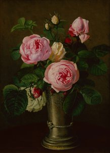 Roses dans un vase en étain